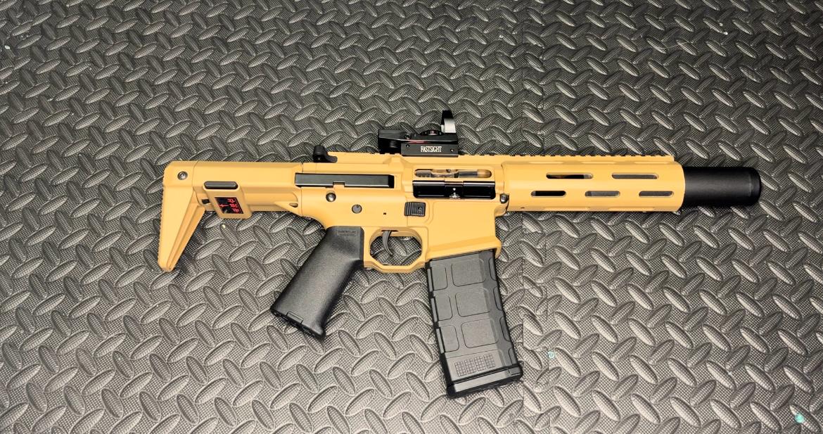 Multi-reticle holographic aiming sight compatible with 20mm rail mounts
