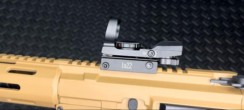 Tubeless holographic red dot sight with wide field of view and precision reticle